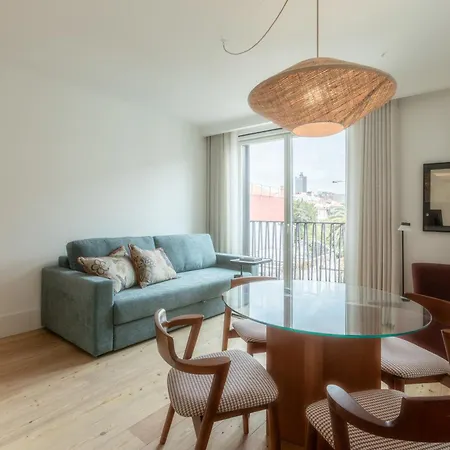 Chic 1-br Flat In Award-winning Building Apartmán