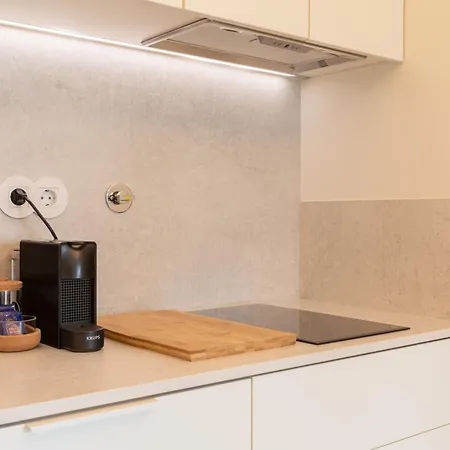 Chic 1-br Flat In Award-winning Building Порту